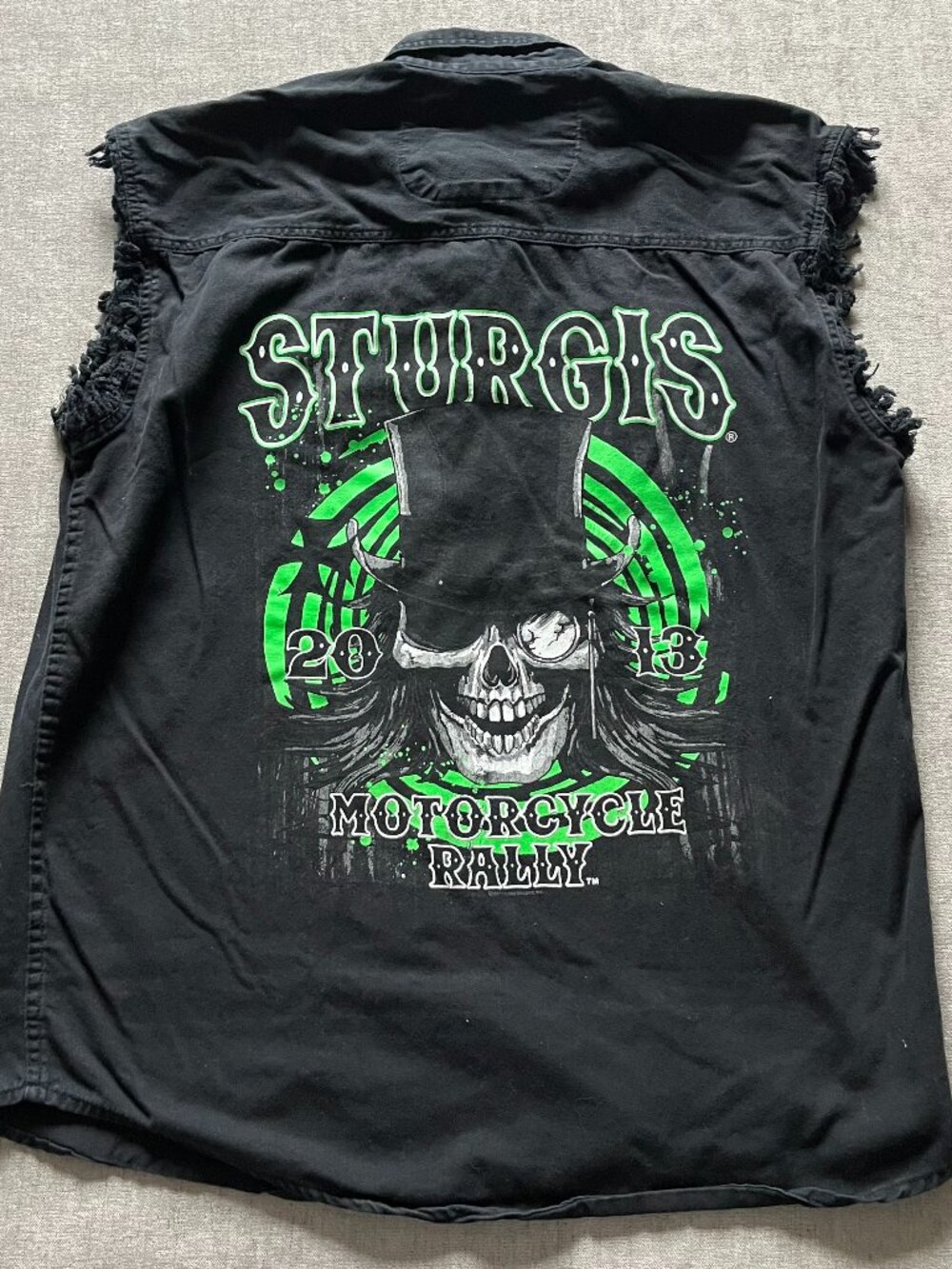 Sturgis Cutoff Frayed Sleeve Vest Shirt Men L Black Motorcycle Rally Skull 2013